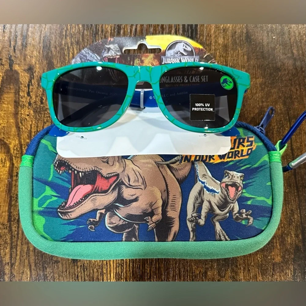 Jurassic World Kids Sunglasses With Case Set NWT 3+ years